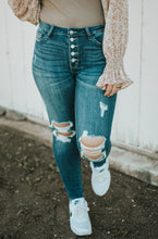 Load image into Gallery viewer, Judy Blue Button Fly Distressed Jeans
